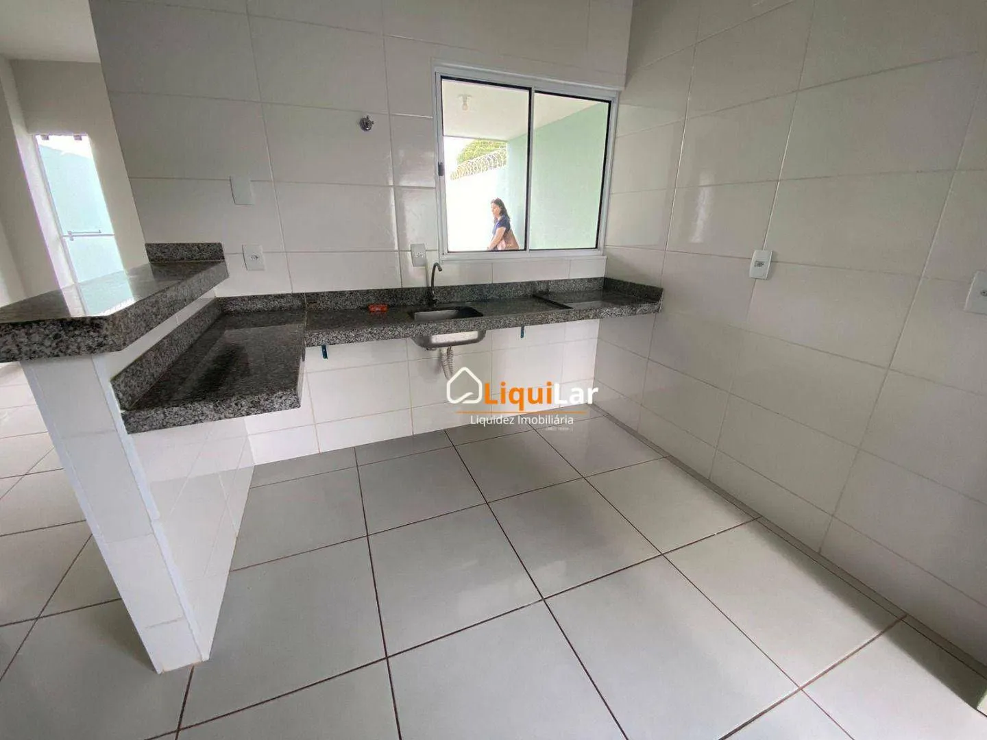 Imagem Casa Usada à Venda no Asfalto com 2 Quartos, Varanda, Amplo Quintal e Possibilidade de Minha Casa Minha Vida