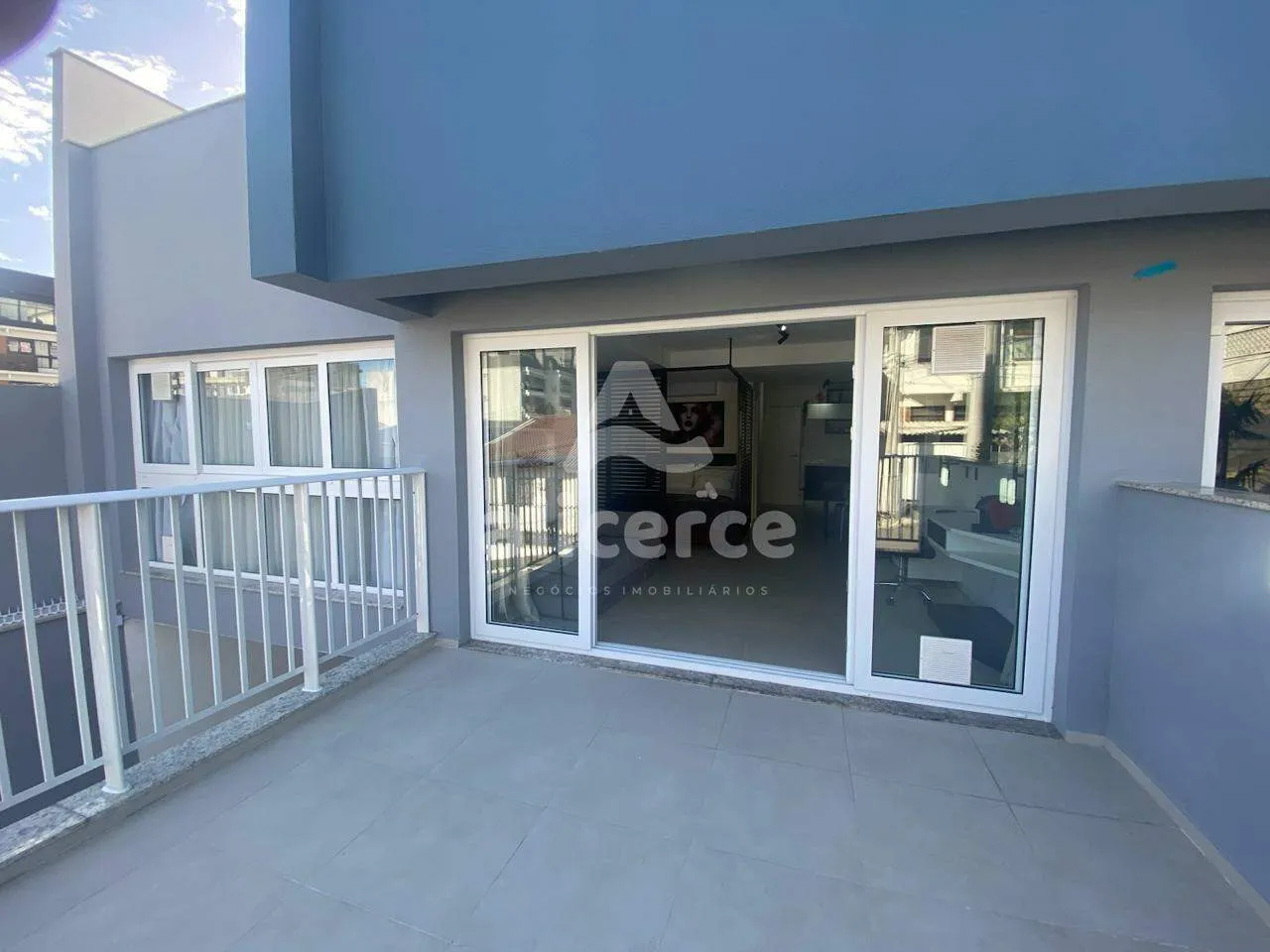 Imagem Studio Garden Novo Mobiliado com Terraço Privativo e Vaga de Garagem no Centro de Florianópolis