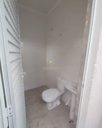 Imagem Casa em Guaratuba a 250 metros do mar contendo 3 quartos sendo 1 suite, semi-mobiliada.