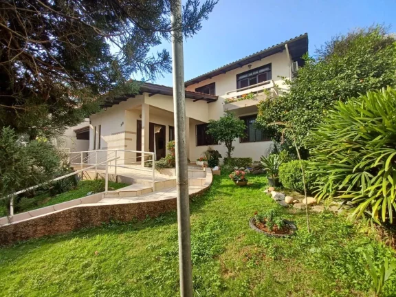 Imagem Casa para Venda em Concórdia, Centro, 2 dormitórios, 2 suítes, 5 banheiros