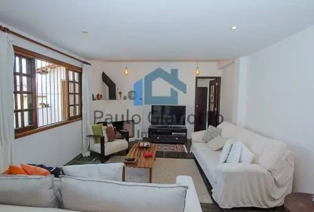 Imagem Casa estilo chácara c/ galpão próxima ao Centro de Cotia