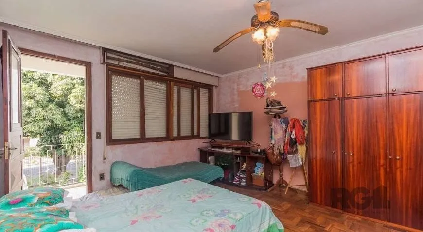 Imagem Casa 250m² - 5 dormitórios, 2 suítes e 4 vagas no bairro Santa Maria Goretti