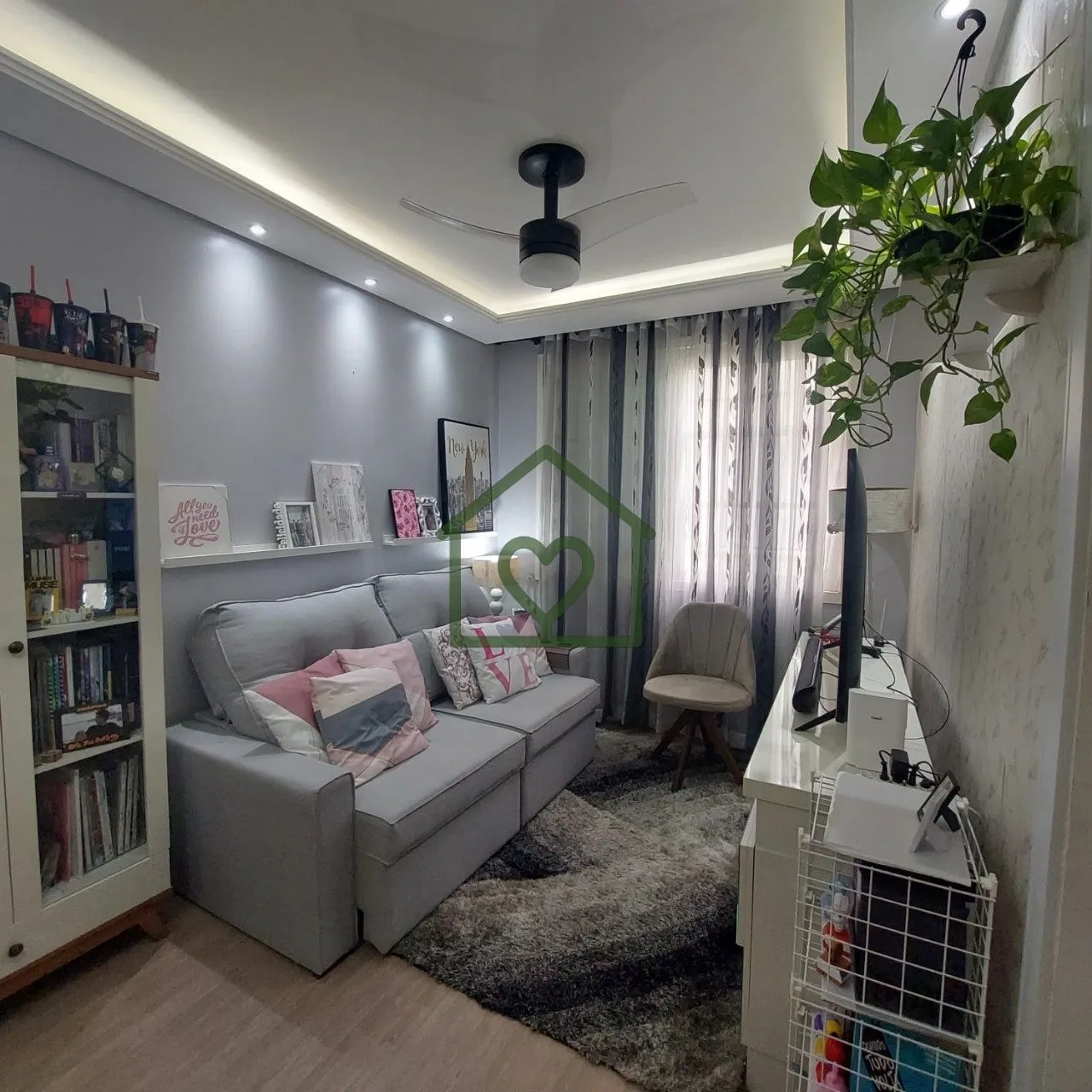 Excelente oportunidade para quem busca um apartamento no bairro Santana, em Porto Alegre.

O imóvel...