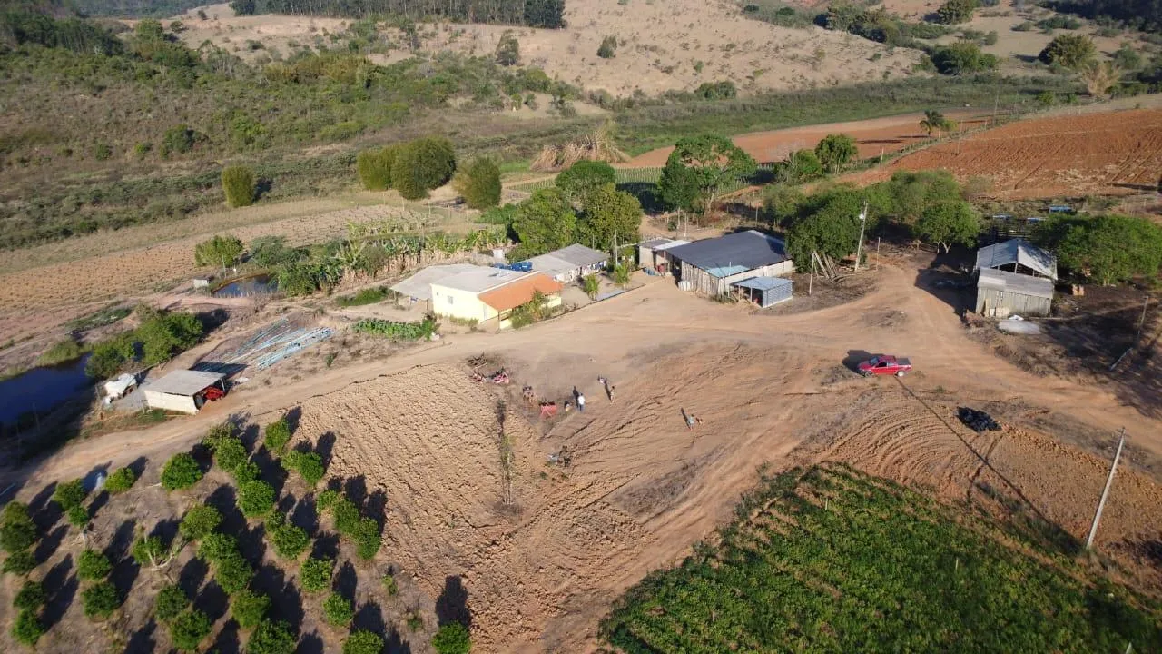 Imagem Vendo uma linda fazendinha em Passatempo/MG, com 30 hectares de terra .