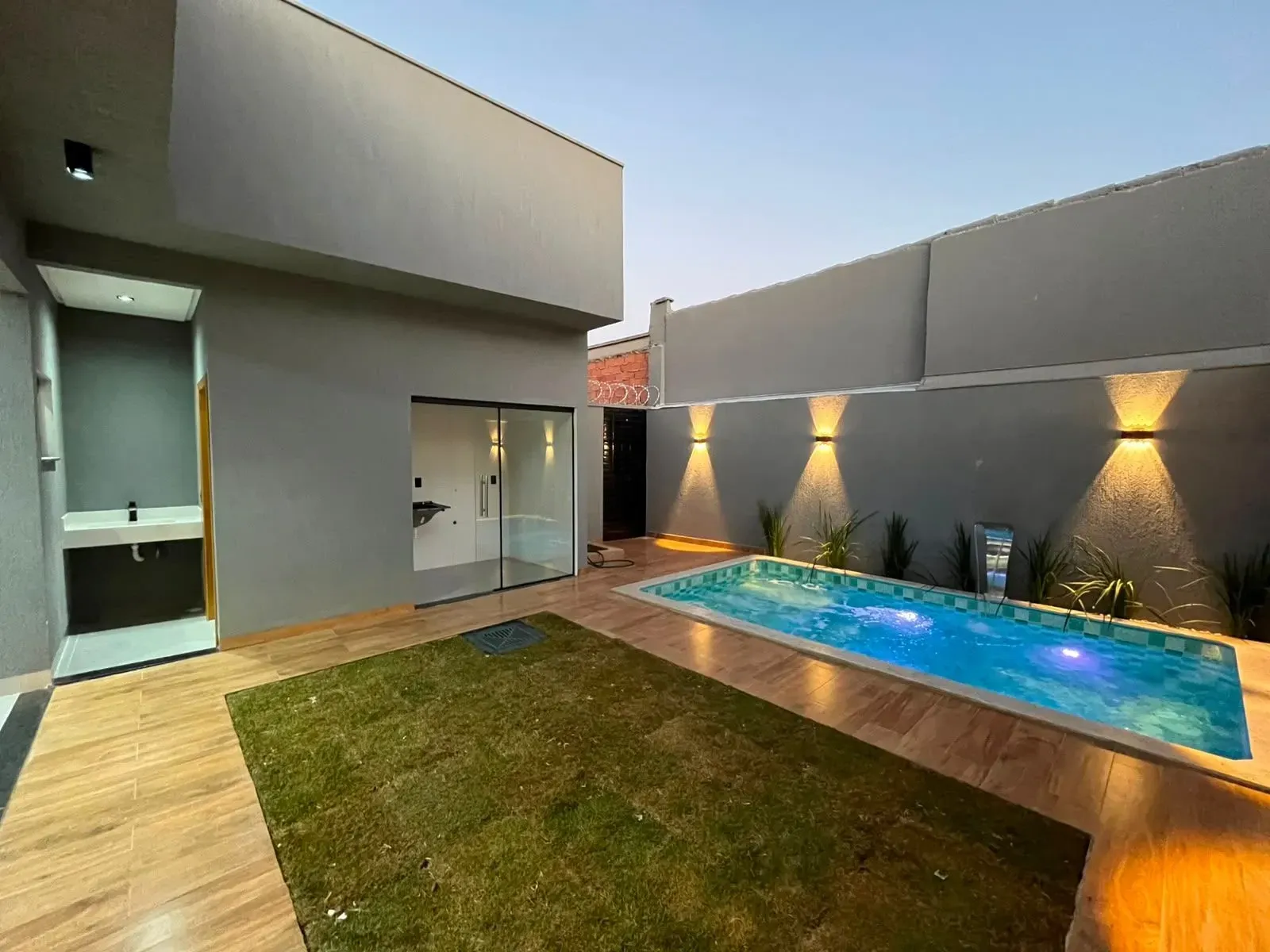 Imagem Casa com 3 Quartos à Venda, 164 m² em Parque João Braz - Cidade Industrial - Goiânia