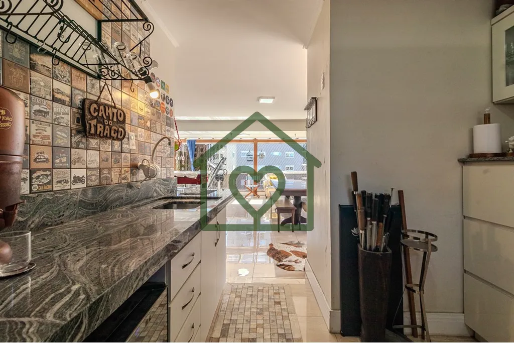 Imagem Cobertura duplex com 296 m² privativos, três dormitórios (sendo uma suíte) e três vagas de gara...