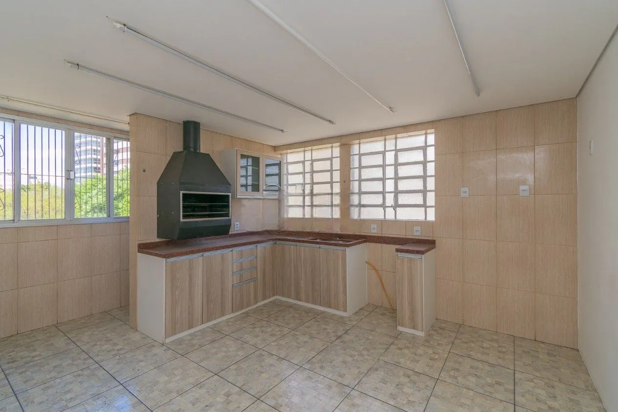 Imagem Apartamento Amplo de Esquina com 93m² no Bairro Petrópolis