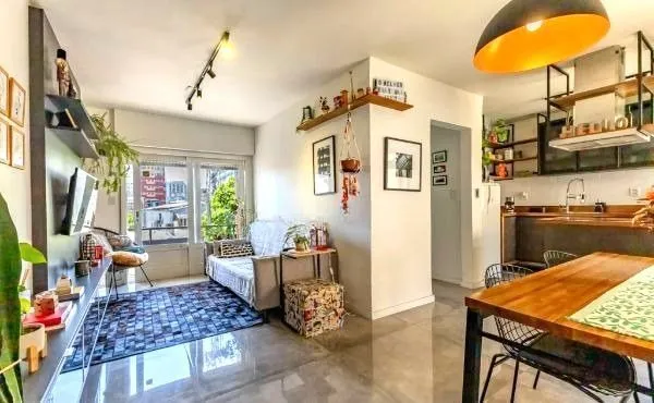 Imagem Apartamento na Cidade Baixa de 1 dormitório e dependência REFORMADO