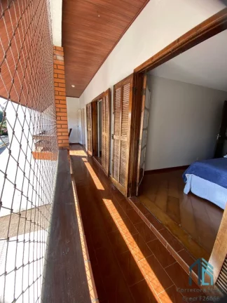 Imagem Sobrado em condomínio, 03 quartos c/suíte, área Gourmet com Churrasqueira no Bairro Guabirotuba em Curitiba PR