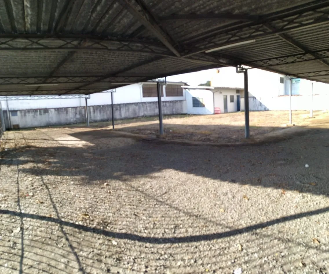 Imagem Terreno de Esquina em Avenida Movimentada com 700m², Ideal para Loja de Carros ou Estacionamento, Próximo ao Supermercado Rosalina
