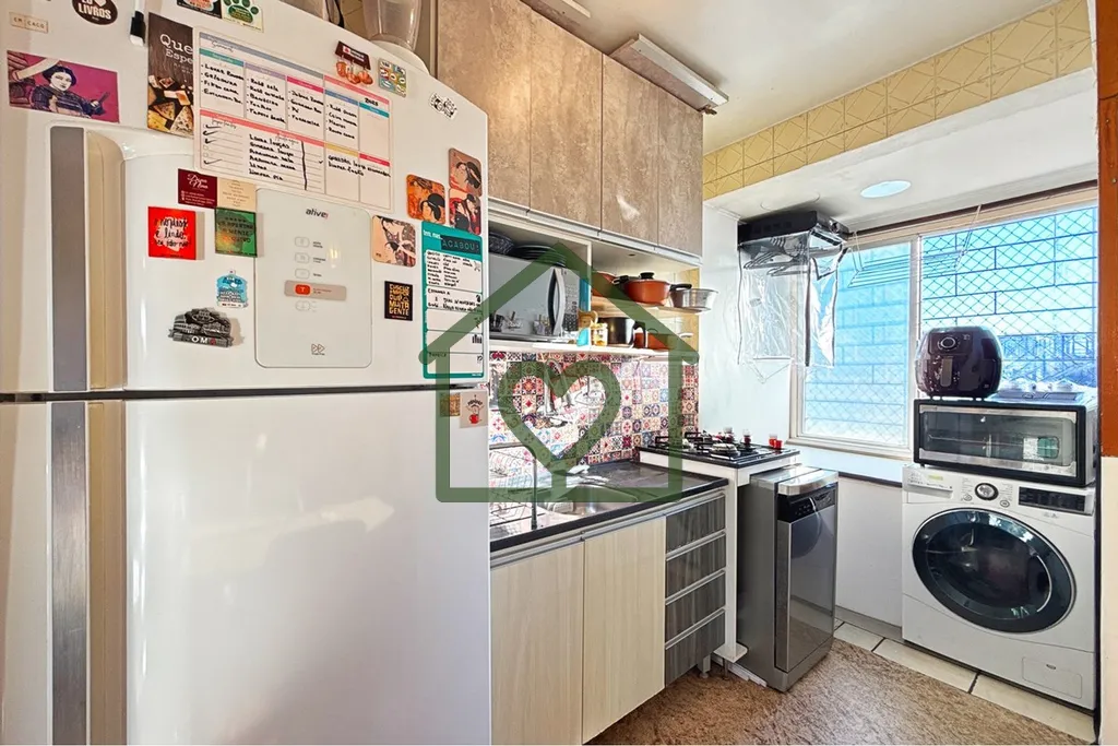 Imagem Localizado na Rua Barão do Triunfo, em uma região estratégica do bairro Azenha, este apartamento ...