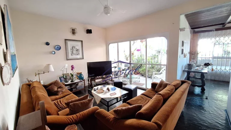 Foto do imóvel Casa térrea elevada com 4 quartos 4 suítes 4 vagas de garagem com piscina.