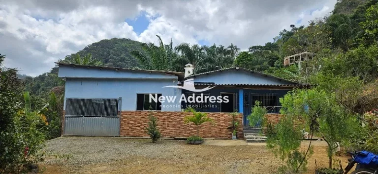 Imagem Sítio com 20.000m² e Casa Charmosa de 140m², 2 Quartos, 2 Tanques de Peixe e Área de Plantação Extensa. Ideal para quem busca tranquilidade e produtividade.