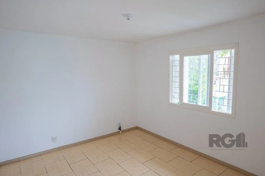 Imagem Casa para Venda com 6 dormitórios e 4 vagas no bairro Espirito Santo
