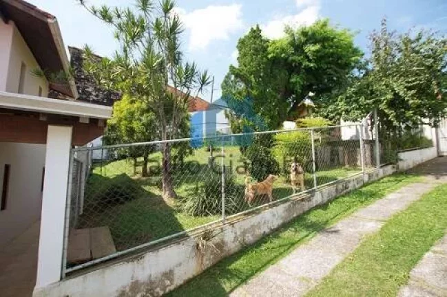 Imagem Casa estilo chácara c/ galpão próxima ao Centro de Cotia