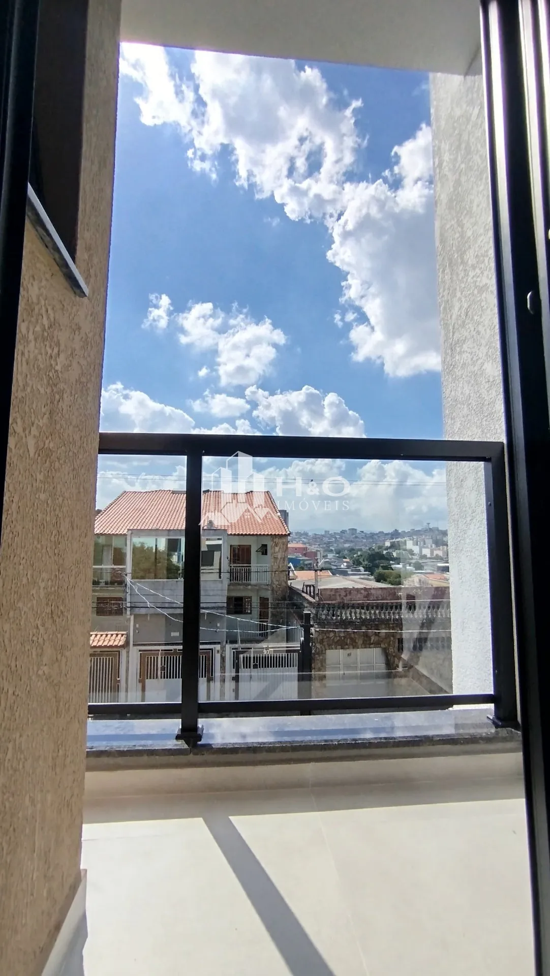Imagem Sobrado Frontal à Venda - 3 Dormitórios (1 Suíte) - Acabamento em Porcelanato! BAIRRO JARDIM BRASILIA