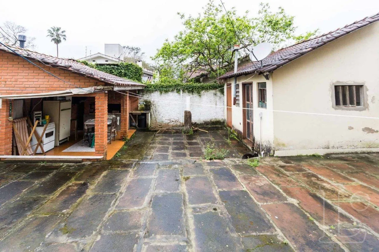 Imagem Casa com entradas independentes em Teresópolis: oportunidade para investimento e moradia