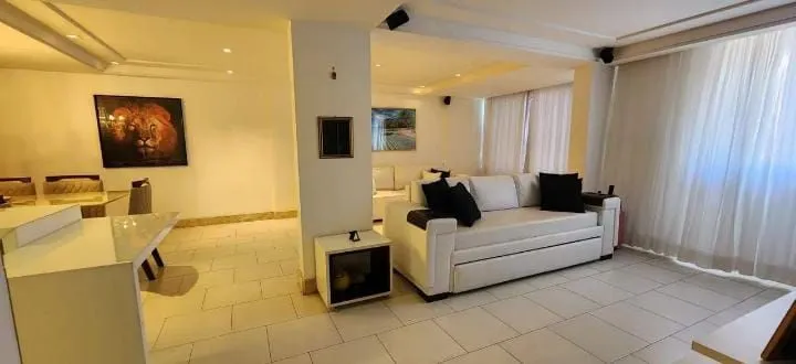 Imagem Apartamento porteira fechada em Manaíra, 86 m², 2 quartos, automação Alexa, mobiliado, nascente norte e próximo à praia.