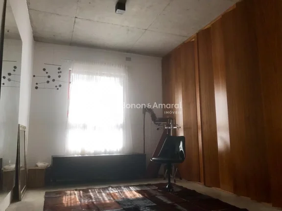 Imagem Apartamento à venda no Cambuí, em Campinas/SP. Possui um dormitório, banheiro, sala com ambientes...