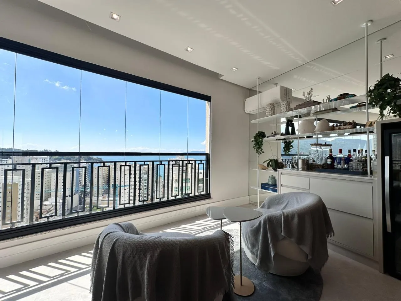 Imagem Apartamento com vista para o mar à venda com 160m2 por R$ 4.098.000,00