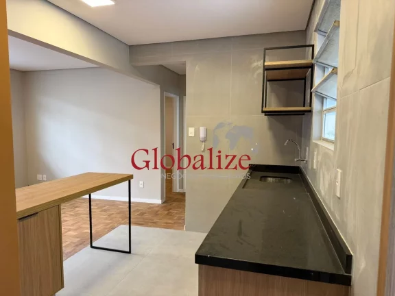 Imagem Apartamento à venda com 68m², quartos, garagem, reformado por R$440.000,00 no Embaré em Santos