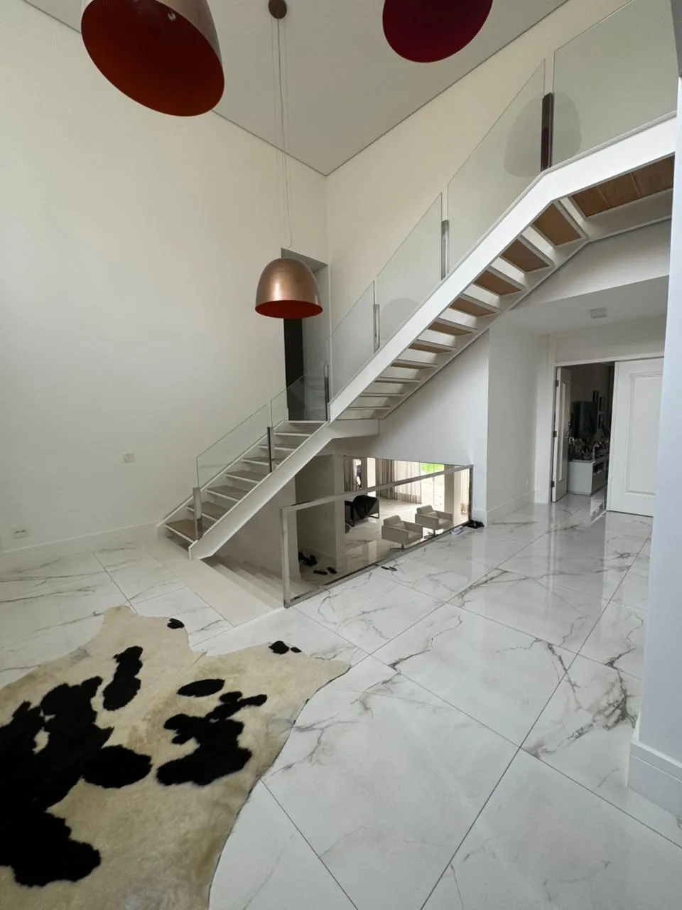 Imagem Casa de alto padrão para locação em Alphaville Residencial Dois, Barueri-SP: 4 quartos, 4 suítes, 3 salas, 4 banheiros, 3 vagas, 520m².