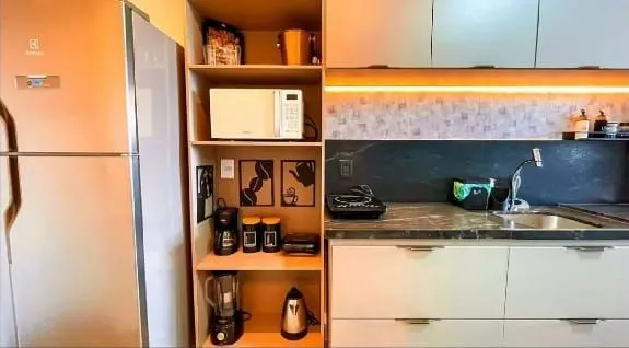 Imagem Alto Padrão com Piscina Infinita e Potencial para Airbnb - Viva ou Invista com Inteligência