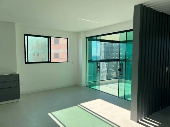 Imagem Apartamento vista mar com 3 suítes e 2 vagas de garagem em Balneário Perequê - SC