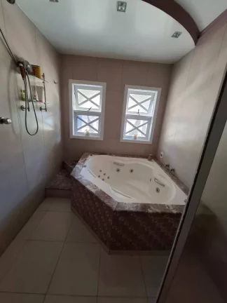 Imagem Vendo esta espetacular casa em Nova Friburgo. Próximo ao centro.