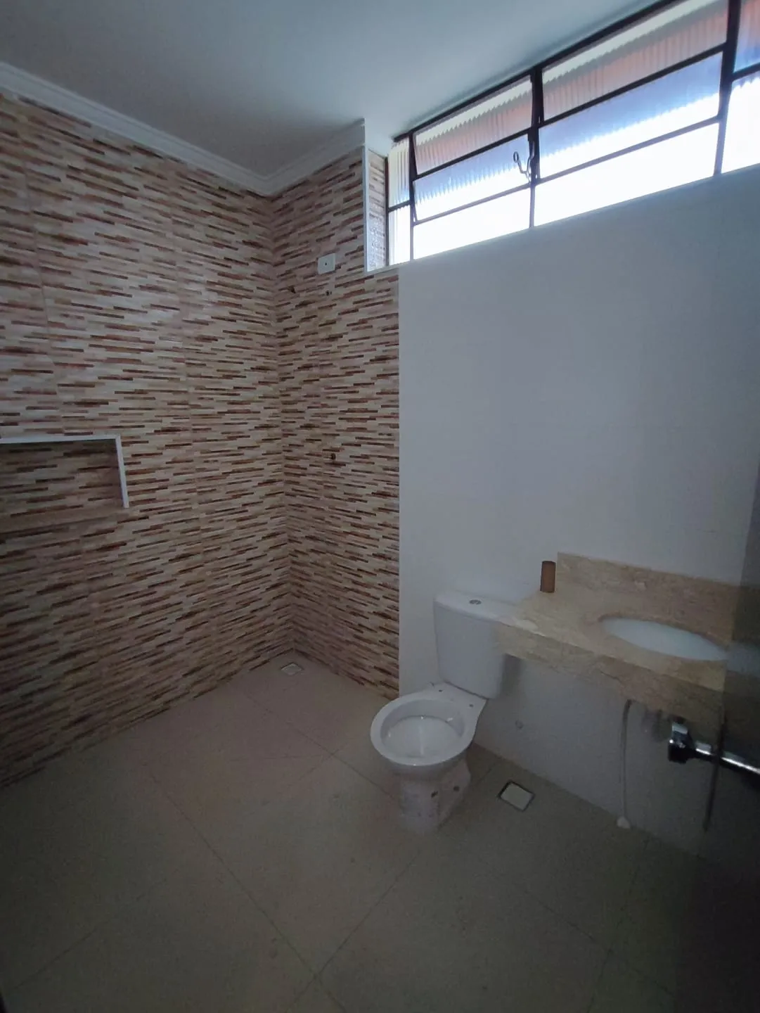 Imagem Casa à venda 3 Quartos, 1 Suite, 2 Vagas, 250M², Vila Rica, Pindamonhangaba - SP