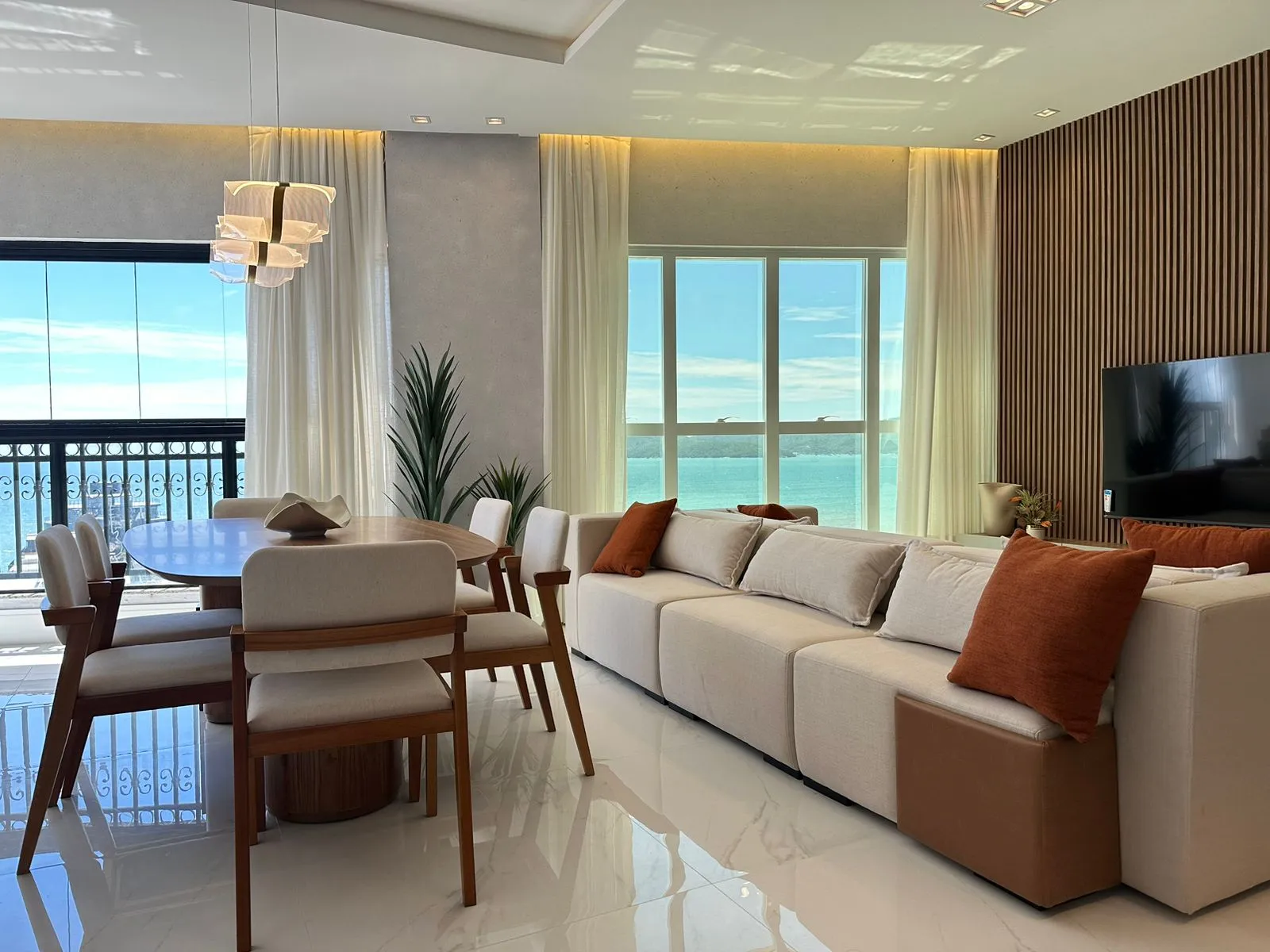 Imagem Apartamento com vista para o mar à venda com 140m2 por R$ 6.800.000,00