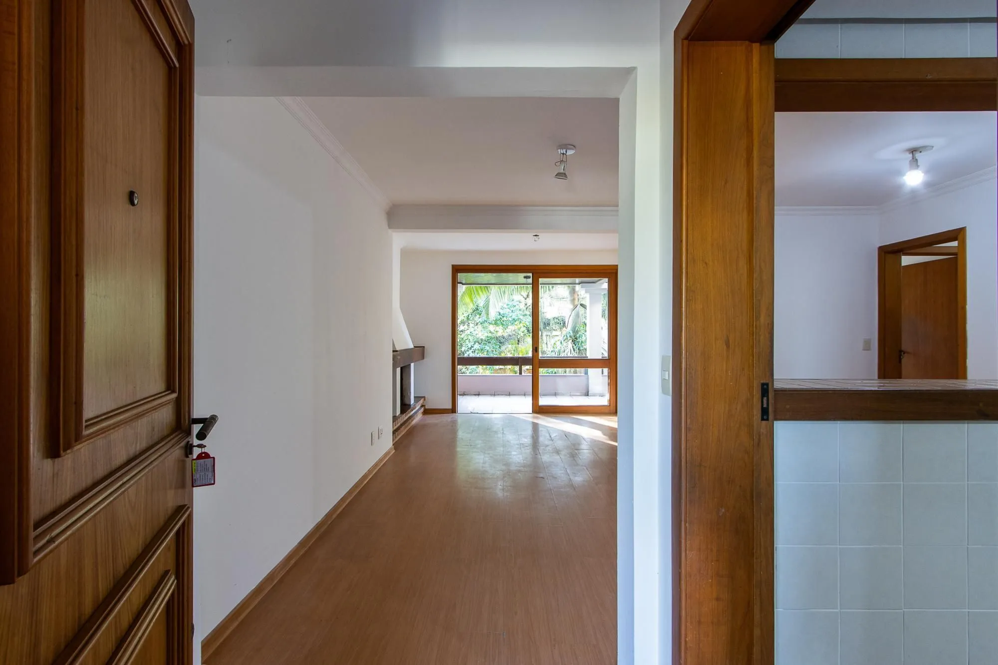 Imagem Apartamento bairro Cavalhada com 03 dormitórios, gabinete e 2 vagas 134,35m2 privativos!