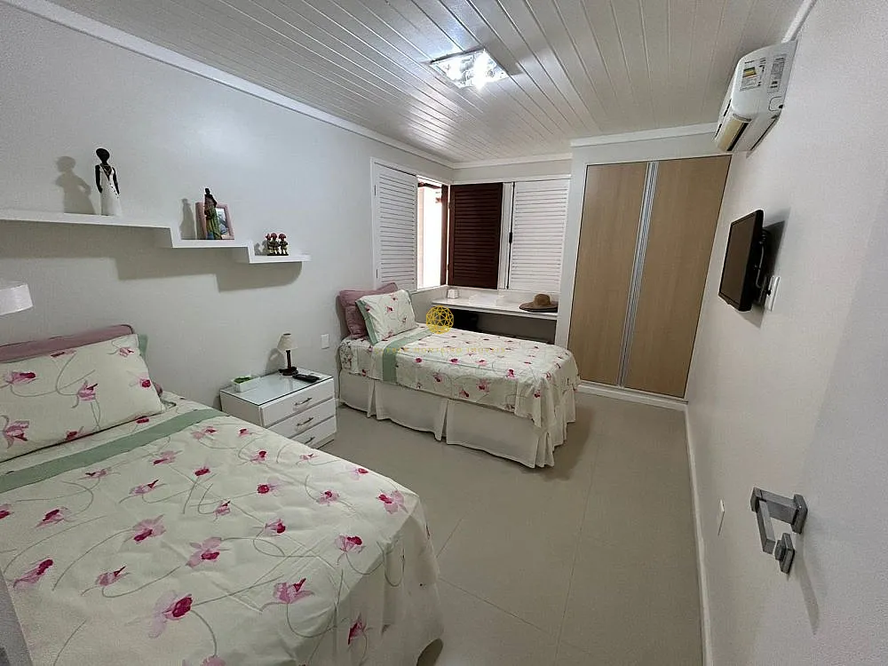 Imagem Casa em Guarajuba, 8 quartos com piscina, perto da praia