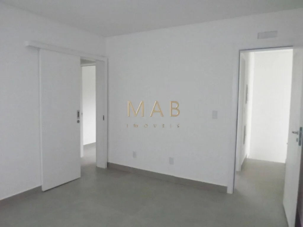 Imagem Casa à venda em Florianópolis: 3 quartos, 1 suíte, 2 salas, 2 banheiros, vaga na garagem e 140m² no Ribeirão da Ilha.