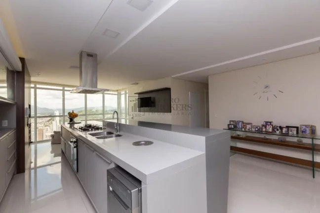 Imagem Apartamento à venda com 04 suítes no Centro de Balneário Camboriú/SC