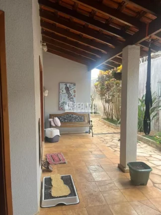 Imagem Casa à venda no bairro Fabrício, em Uberaba - 3 dormitórios, piscina e varanda!