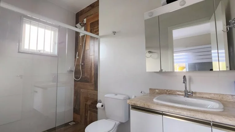Imagem CASA COM PISCINA, 3 QUARTOS SENDO 1 SUÍTE, BAL MARILUZ