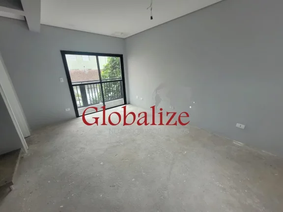 Imagem TRIPLEX COM 02 DORMITÍRIOS SENDO 02 SUÍTES, R$750.000,00, DENTRO DE UM VILLAGIO BEM FAMILIAR, ÓTIMA LOCALIZAÇÃO, AMPLA SALA E POSSUI UM SOLÁRIO