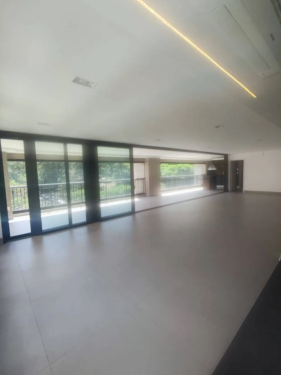 Imagem Apartamento de Alto Padrão com 360m² no Centro de Alphaville