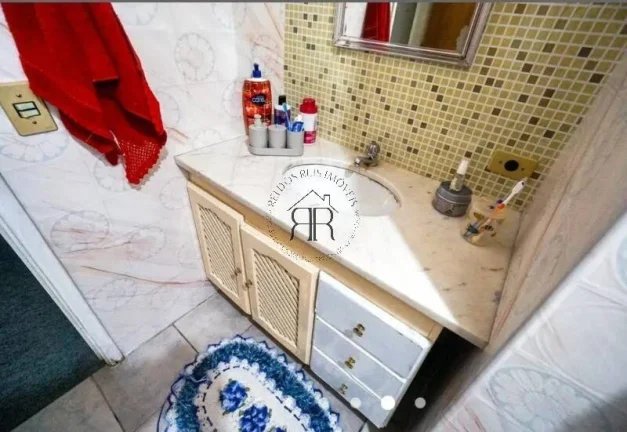 Imagem Esta encantadora casa oferece um espaço perfeito para quem busca conforto e praticidades. Com três...