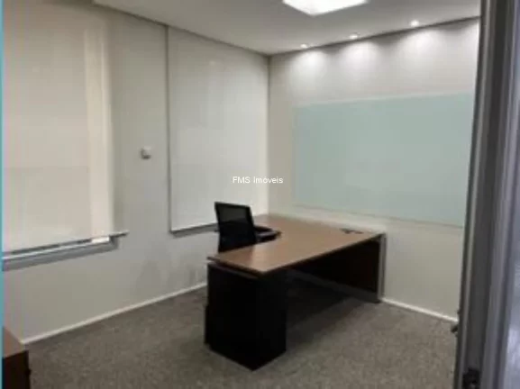 Imagem Andar Comercial de Alto Padrão com 10 Vagas de Garagem na Vila Olímpia, São Paulo-SP