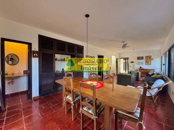Imagem Casa mobiliada a 500 metros da praia em Barequeçaba, São Sebastião/SP - 3 quartos, 1 suíte, 3 salas, 4 banheiros, 4 vagas