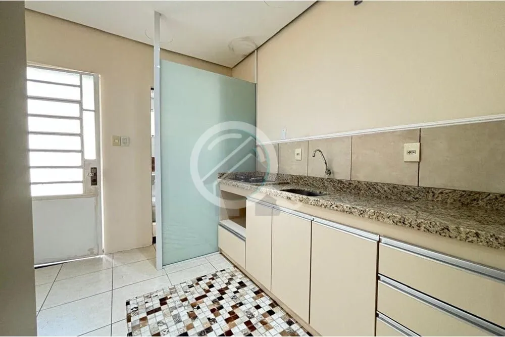 Imagem Se você busca um imóvel aconchegante e bem localizado, esta é a sua chance! Este apartamento de 1...