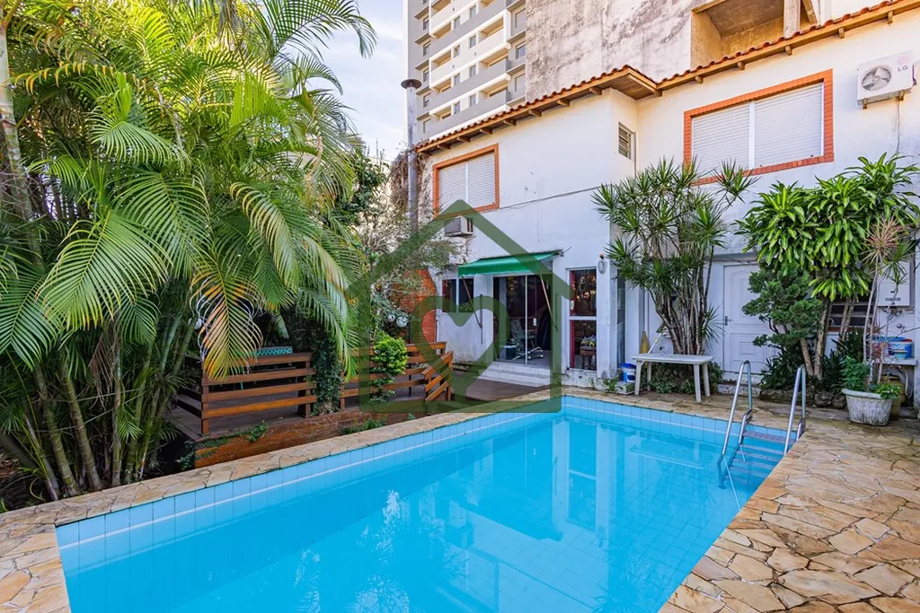 Imagem No Bairro Petrópolis, na Rua Artigas, 370, casa desocupada, com 3 Dormitórios , escritório, lavab...