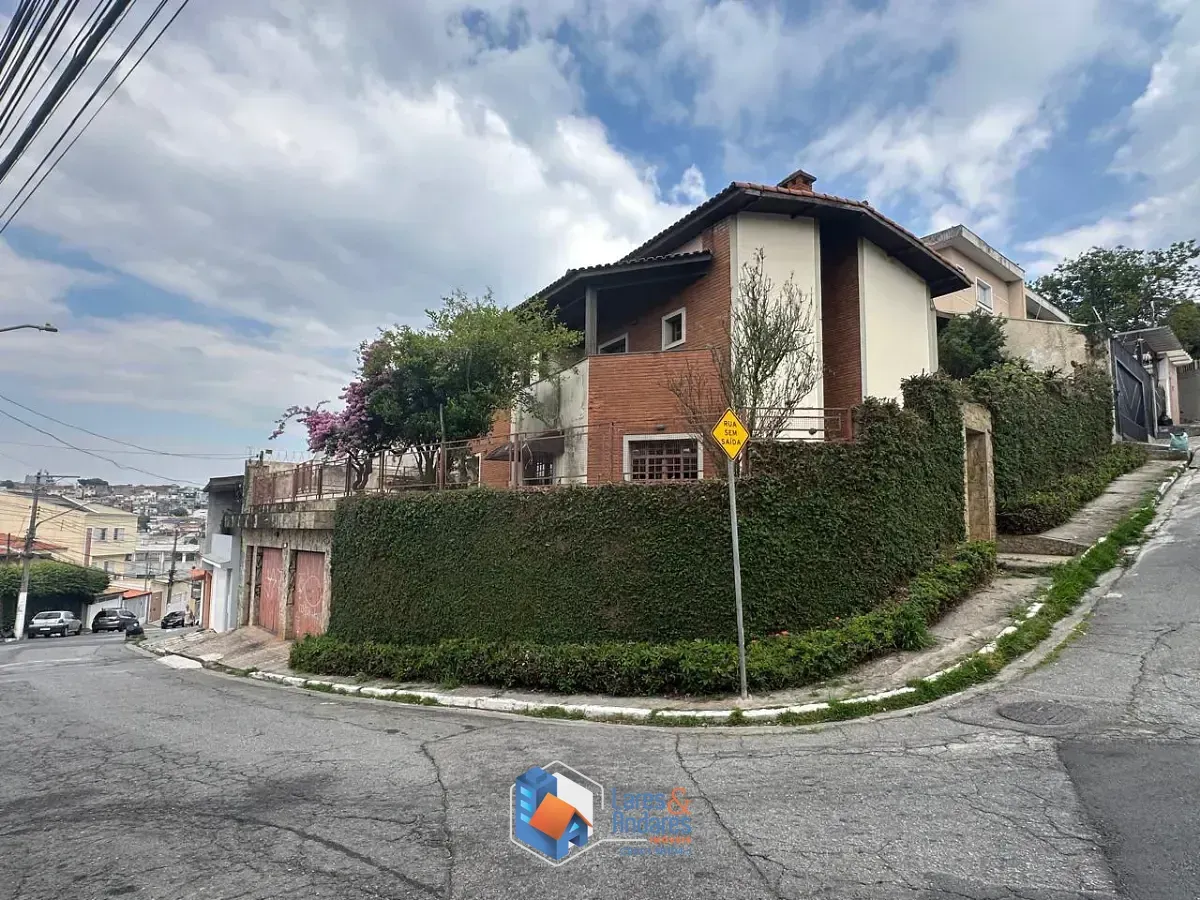 Foto do imóvel Sobrado para venda em Jardim Peri com 3 quartos, sendo 1 suíte, 300m² em Rua Santo Adriano