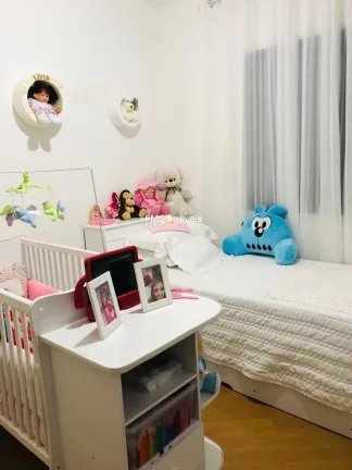 Imagem Apartamento à venda na Vila Andrade, São Paulo-SP: 3 quartos, 1 suíte, 3 salas, 3 banheiros, 2 vagas e 200m² de área.