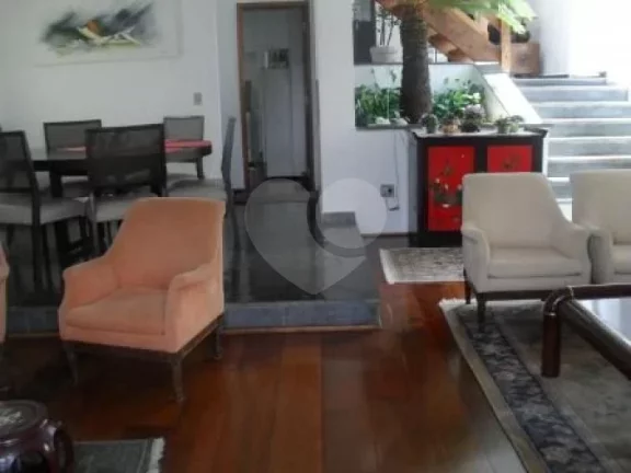 Imagem Sobrado à venda com 3 quartos, sendo 3 suítes, em Morumbi, São Paulo - SP
