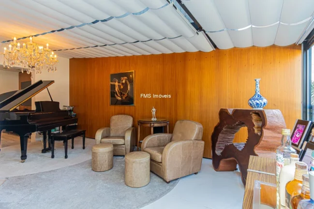 Imagem Apartamento de Alto Padrão de 3 suítes em Moema com 330m² e 4 vagas de garagem.