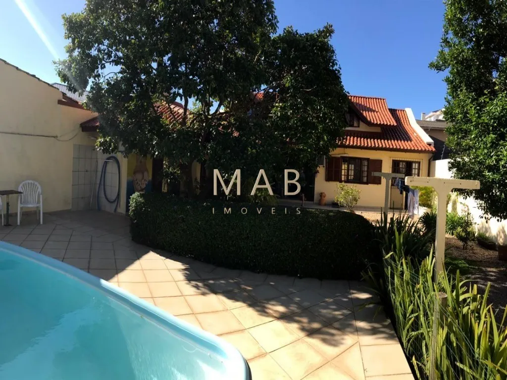 Imagem Imperdível casa à venda em Florianópolis-SC, bairro Ingleses: 5 quartos, 1 suíte, 3 salas, 4 banheiros, 3 vagas, 225m².