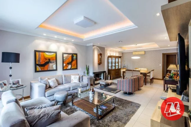 Foto do imóvel Na Benno Mentz, 201 m², 3 dormitórios,suite. vaga e pátio.